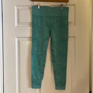 Like new, seamless Gymshark leggings.